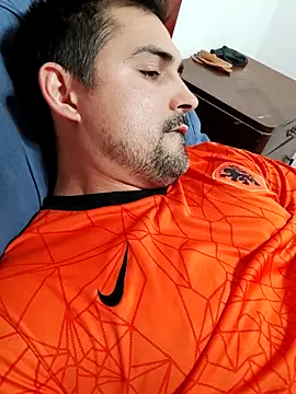 Bradd 32 online show from November 2025 01:48:02 AM