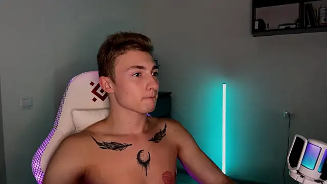 Snapshot of Artur__Skott chatting on November 2025 11:10:01 AM Artur Skott online show from November 2025 11:10:01 AM