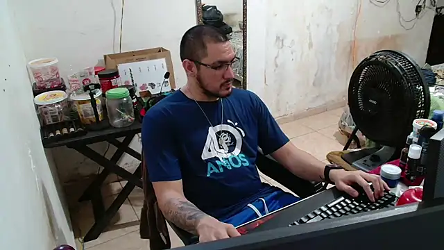 Snapshot of Leonino231 chatting on October 2025 01:30:01 PM Leonino231 online show from October 2025 01:30:01 PM