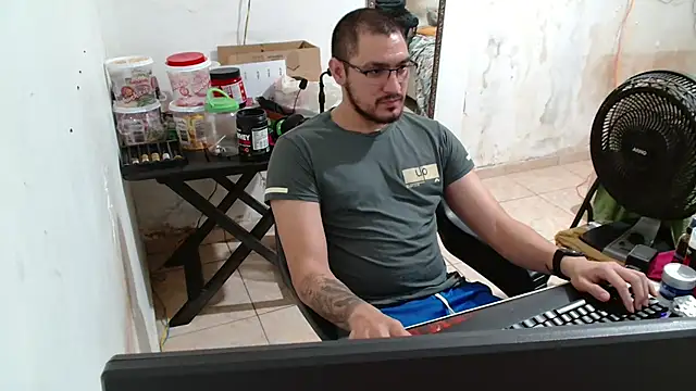 Snapshot of Leonino231 chatting on October 2025 10:30:01 PM Leonino231 online show from October 2025 10:30:01 PM