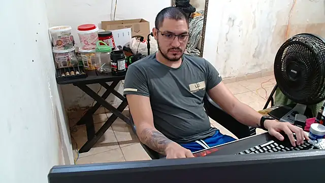 Snapshot of Leonino231 chatting on October 2025 04:39:02 PM Leonino231 online show from October 2025 04:39:02 PM