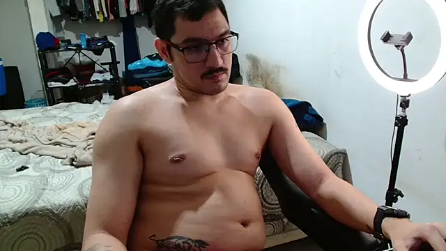 Snapshot of Leonino231 chatting on March 2026 04:40:01 AM Leonino231 online show from March 2026 04:40:01 AM