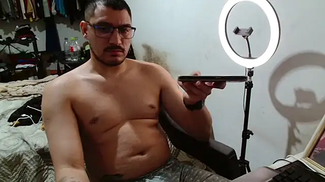 Snapshot of Leonino231 chatting on April 2026 09:54:01 AM Leonino231 online show from April 2026 09:54:01 AM