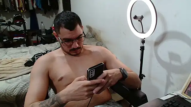 Snapshot of Leonino231 chatting on April 2026 05:54:01 PM Leonino231 online show from April 2026 05:54:01 PM