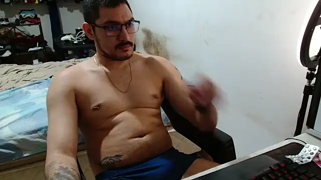 Snapshot of Leonino231 chatting on April 2026 09:40:02 PM Leonino231 online show from April 2026 09:40:02 PM