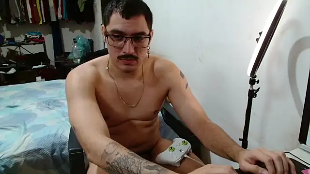 Snapshot of Leonino231 chatting on April 2026 06:10:01 PM Leonino231 online show from April 2026 06:10:01 PM