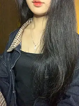 Snapshot of Nhinhi18 chatting on January 2026 04:11:01 PM Nhinhi18 online show from January 2026 04:11:01 PM