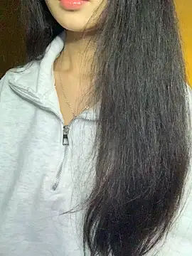 Snapshot of Nhinhi18 chatting on February 2026 05:29:01 PM Nhinhi18 online show from February 2026 05:29:01 PM