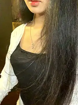 Snapshot of Nhinhi18 chatting on April 2026 03:21:02 PM Nhinhi18 online show from April 2026 03:21:02 PM