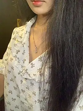 Snapshot of Nhinhi18 chatting on April 2026 03:09:01 PM Nhinhi18 online show from April 2026 03:09:01 PM