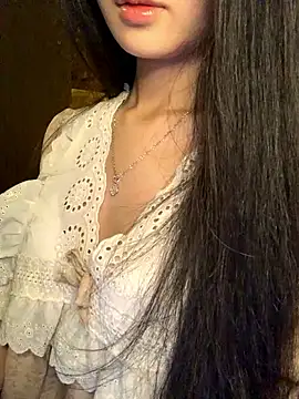 Snapshot of Nhinhi18 chatting on April 2026 03:39:01 PM Nhinhi18 online show from April 2026 03:39:01 PM