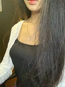 Snapshot of Nhinhi18 chatting on April 2026 02:43:01 PM Nhinhi18 online show from April 2026 02:43:01 PM