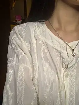 Snapshot of Nhinhi18 chatting on April 2026 03:03:02 PM Nhinhi18 online show from April 2026 03:03:02 PM