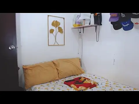 Snapshot of HornyCoupleCum chatting on March 2026 09:36:01 AM HornyCoupleCum online show from March 2026 09:36:01 AM