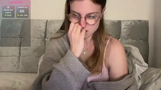 BustyKellyXXX online show from April 2026 07:30:02 PM