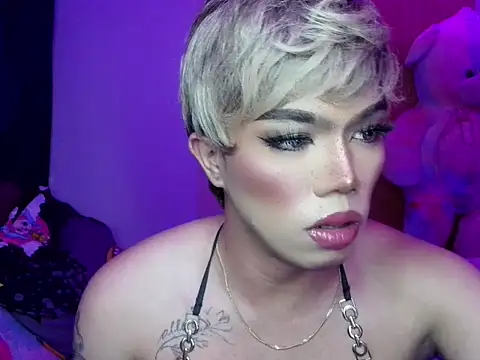Snapshot of Queen_alena chatting on June 2026 12:32:02 AM Queen alena online show from June 2026 12:32:02 AM