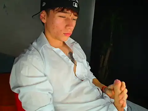 Snapshot of Logan_sixxer chatting on October 2025 07:45:02 PM Logan sixxer online show from October 2025 07:45:02 PM