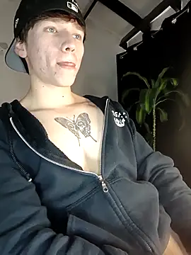 Logan sixxer online show from November 2025 09:14:02 PM