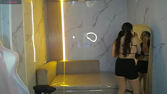 Snapshot of _Mia_sweet_b chatting on October 2025 12:52:02 PM Mia sweet b online show from October 2025 12:52:02 PM