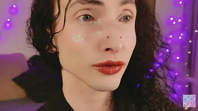 Snapshot of Queen_of_tease chatting on March 2026 12:48:02 AM Queen of tease online show from March 2026 12:48:02 AM