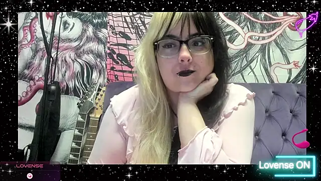 Snapshot of LunaCosmos chatting on April 2026 02:06:01 PM LunaCosmos online show from April 2026 02:06:01 PM