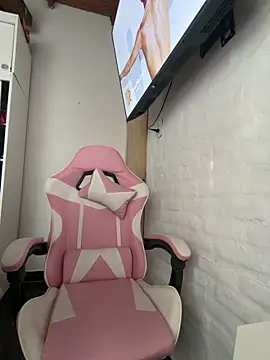 Snapshot of Babylovetiernax chatting on April 2026 08:12:02 PM Babylovetiernax online show from April 2026 08:12:02 PM