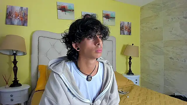 Ibratxandy online show from October 2025 03:24:01 PM