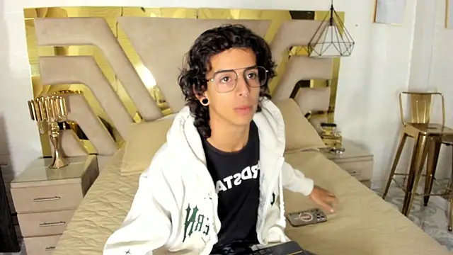 Ibratxandy online show from November 2025 12:53:02 PM