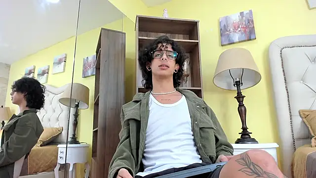 Ibratxandy online show from December 2025 07:30:02 PM