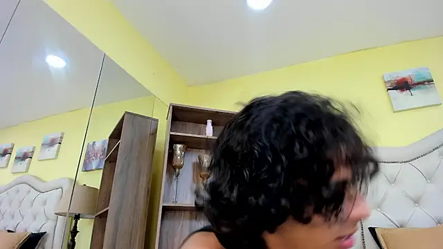 Ibratxandy online show from December 2025 07:18:01 PM