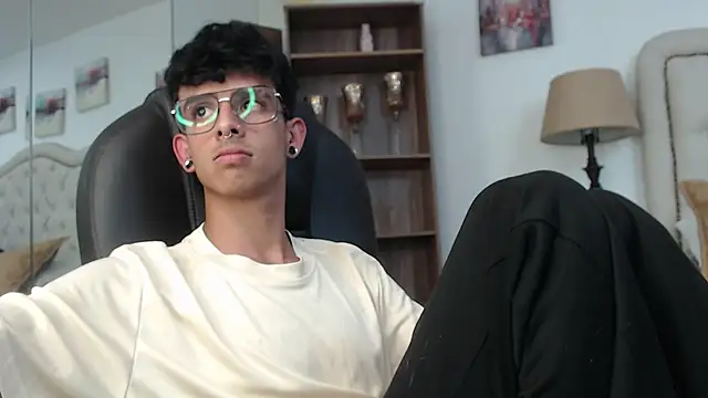 Ibratxandy online show from April 2026 07:58:01 PM