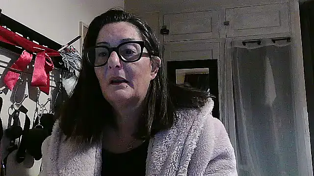 Snapshot of Mistress-Ivy51 chatting on October 2025 06:34:01 AM Mistress-Ivy51 online show from October 2025 06:34:01 AM