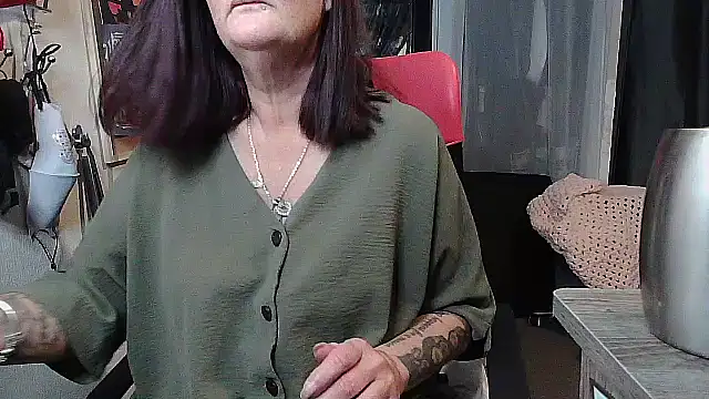 Snapshot of Mistress-Ivy51 chatting on October 2025 05:44:02 AM Mistress-Ivy51 online show from October 2025 05:44:02 AM