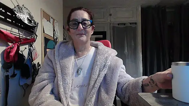 Snapshot of Mistress-Ivy51 chatting on November 2025 06:58:01 AM Mistress-Ivy51 online show from November 2025 06:58:01 AM