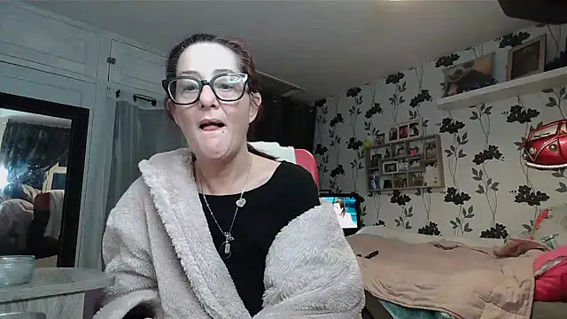 Snapshot of Mistress-Ivy51 chatting on February 2026 06:39:02 AM Mistress-Ivy51 online show from February 2026 06:39:02 AM