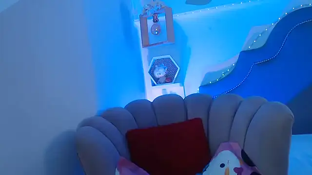 pocahontamoon online show from February 2026 03:23:01 PM