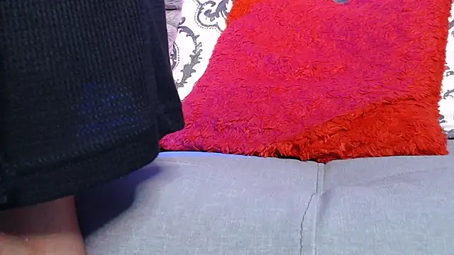 pocahontamoon online show from April 2026 07:58:01 PM