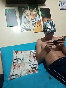 Snapshot of andrusstik chatting on April 2026 04:05:02 AM andrusstik online show from April 2026 04:05:02 AM