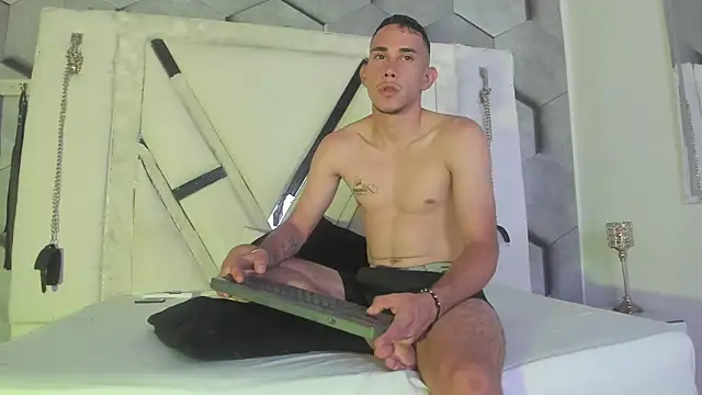 Snapshot of PeterBowel chatting on September 2025 02:46:02 AM PeterBowel online show from September 2025 02:46:02 AM