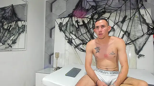 Snapshot of PeterBowel chatting on October 2025 02:13:01 AM PeterBowel online show from October 2025 02:13:01 AM