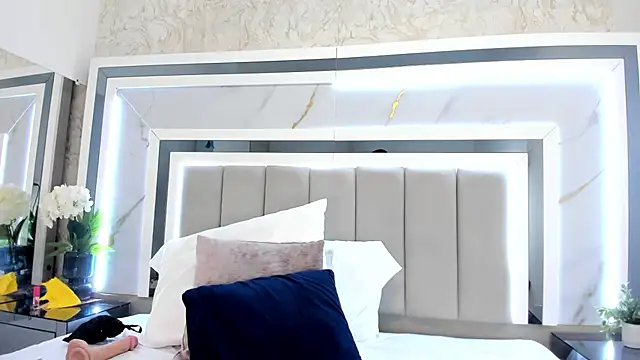 melodycharlotte online show from November 2025 08:44:01 PM