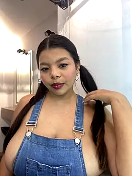 Snapshot of SiennaMonroe_ chatting on September 2025 07:14:02 PM SiennaMonroe  online show from September 2025 07:14:02 PM