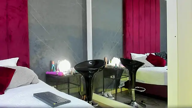 Snapshot of SiennaMonroe_ chatting on September 2025 05:40:01 PM SiennaMonroe  online show from September 2025 05:40:01 PM