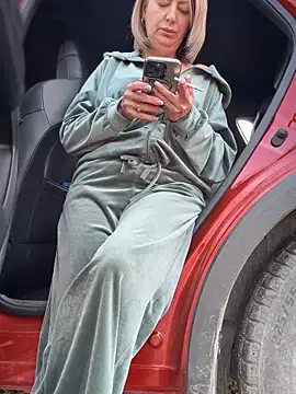 Milena-MilfaXXX online show from November 2025 06:13:01 AM