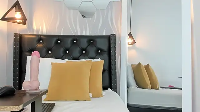 lucia-cute online show from October 2025 01:42:02 PM