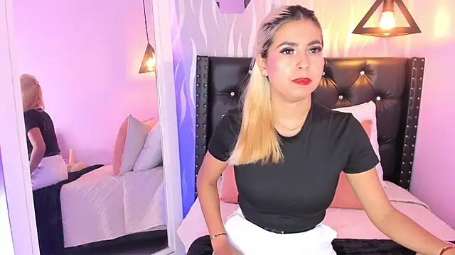 Snapshot of lucia-cute chatting on March 2026 12:53:01 PM lucia-cute online show from March 2026 12:53:01 PM