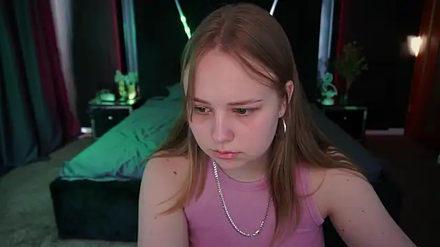 CrystallPaws online show from September 2025 01:46:02 PM