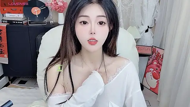 Snapshot of CeeKie chatting on March 2026 03:33:02 AM CeeKie online show from March 2026 03:33:02 AM