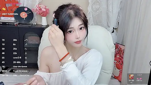 Snapshot of CeeKie chatting on March 2026 07:53:01 AM CeeKie online show from March 2026 07:53:01 AM