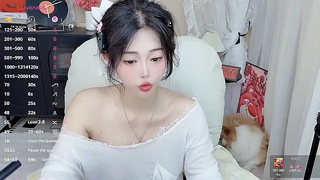 Snapshot of CeeKie chatting on April 2026 08:15:01 AM CeeKie online show from April 2026 08:15:01 AM